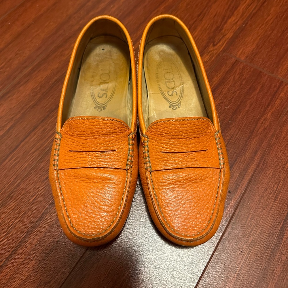 Tod’s Gommino leather loafer